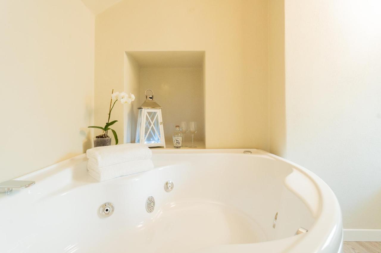 Romantic Escape City Centre With Jacuzzi & Parking By Rent All Côme Extérieur photo