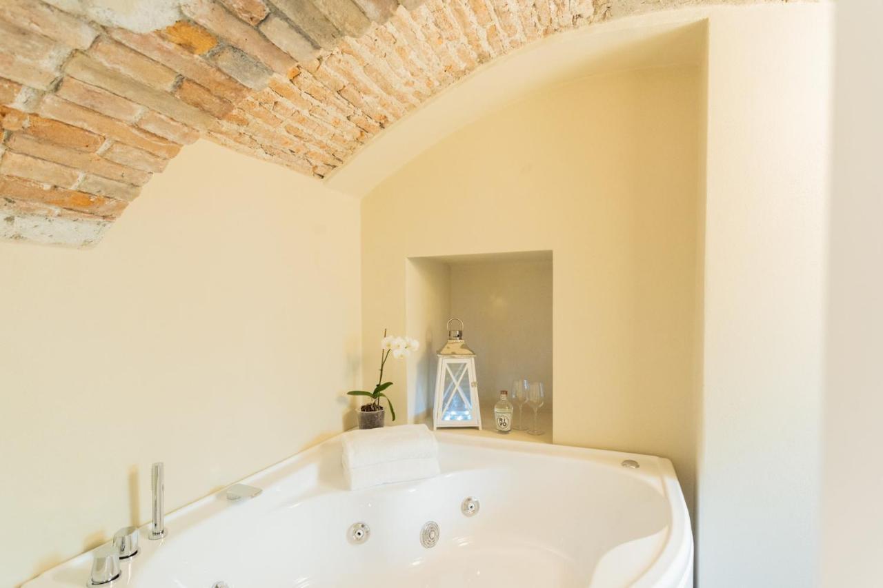Romantic Escape City Centre With Jacuzzi & Parking By Rent All Côme Extérieur photo