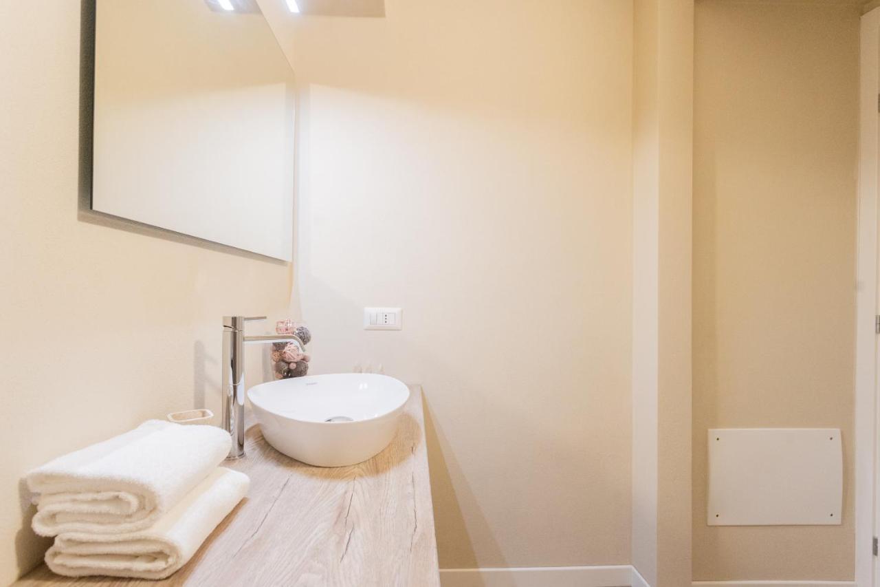 Romantic Escape City Centre With Jacuzzi & Parking By Rent All Côme Extérieur photo